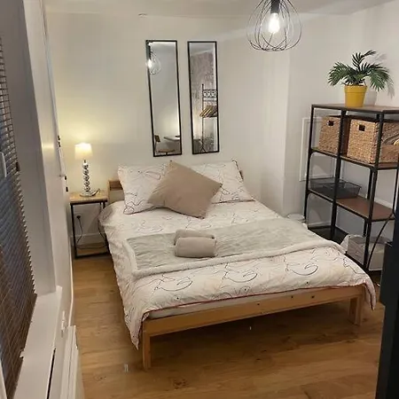 Lovely Central, Le Marais,