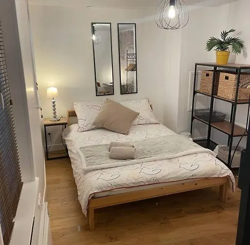 Lovely Central, Le Marais,